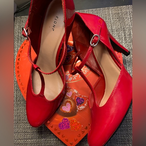 Fioni candy-apple red heels 👠 Size 6 - Picture 2 of 4